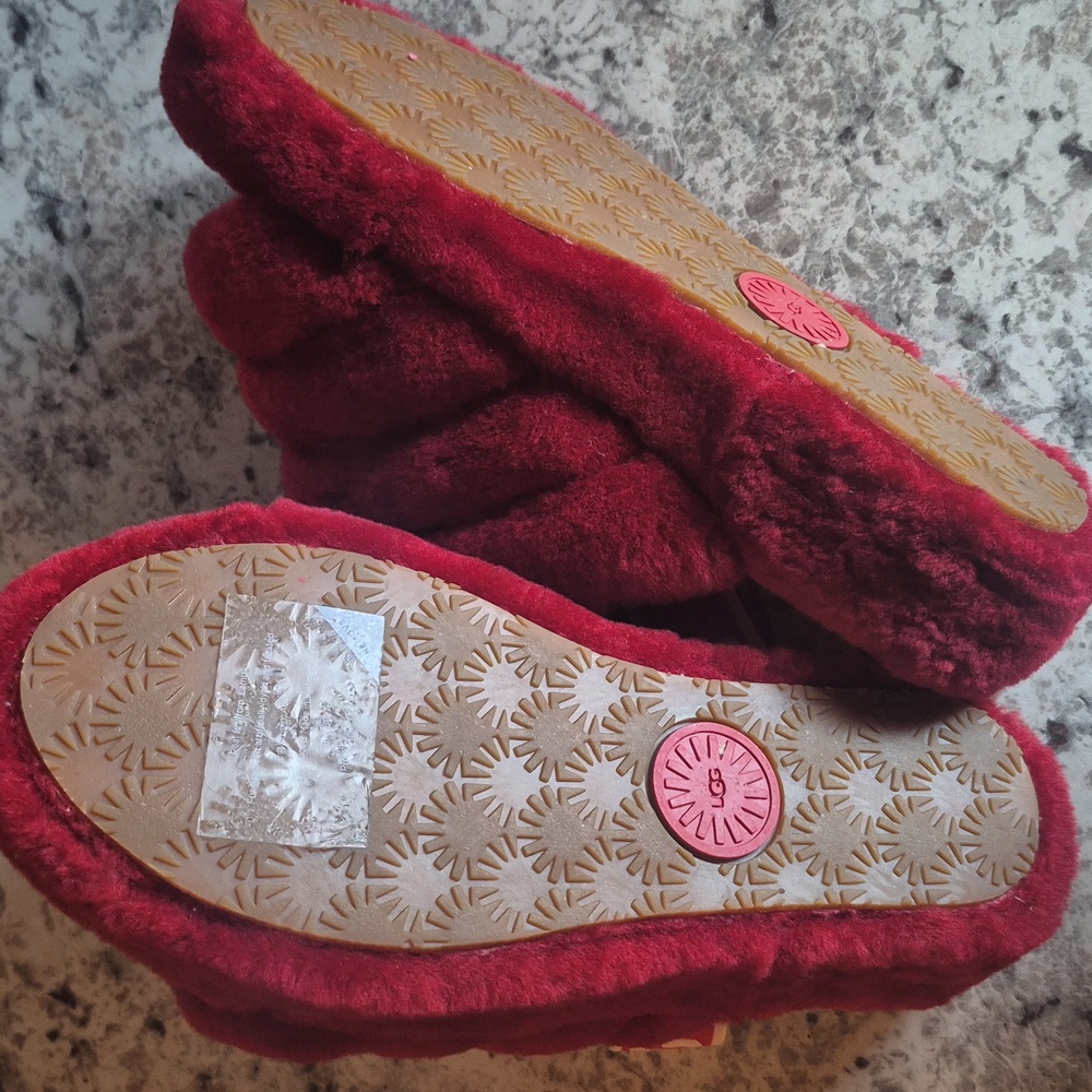 Red Fuzzy Slippers - Picture 5 of 6